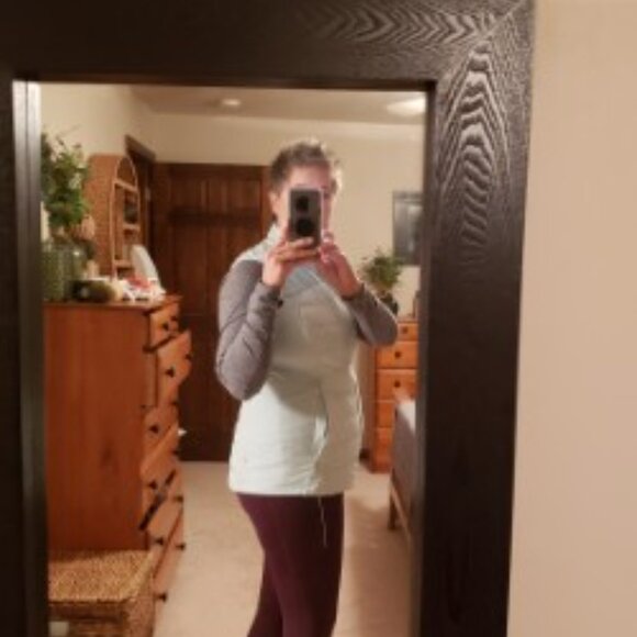 lululemon athletica Down for a Run vest, Mint GREEN, size 10 - Picture 9 of 11